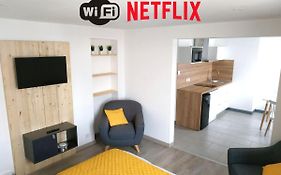 Sea View & Beach Studio Apartment - Blue Horizon